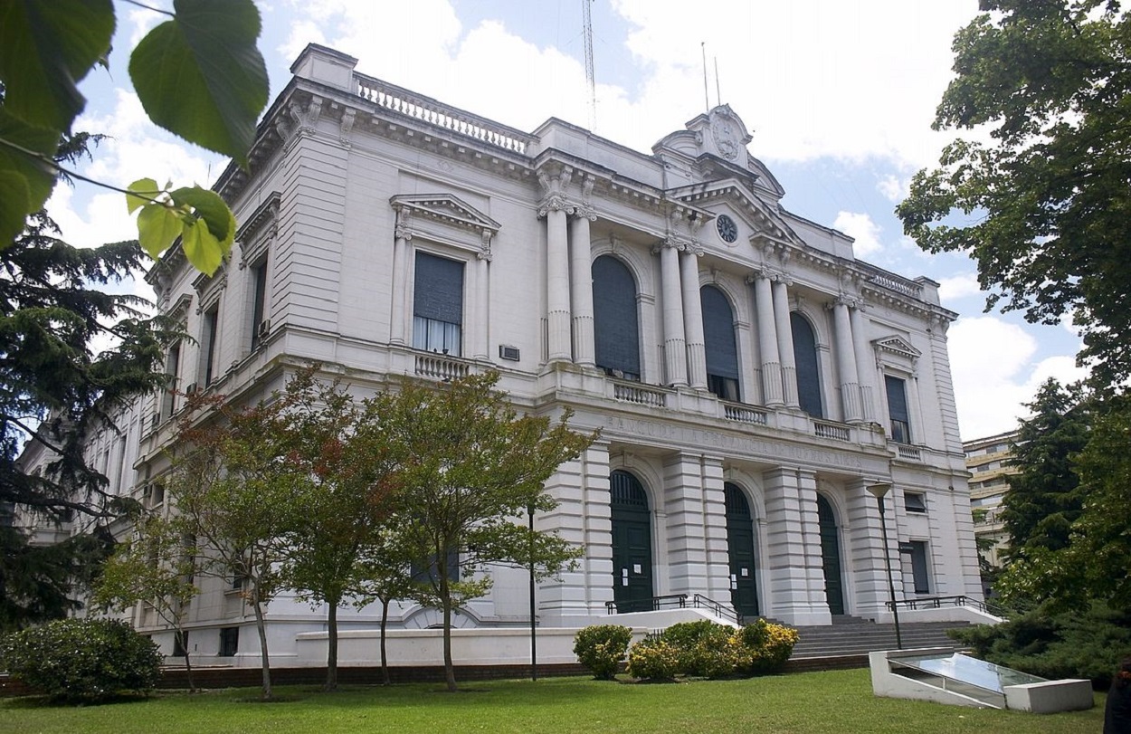 1200px-Banco_Provincia_Casa_Matriz-La_Plata-1