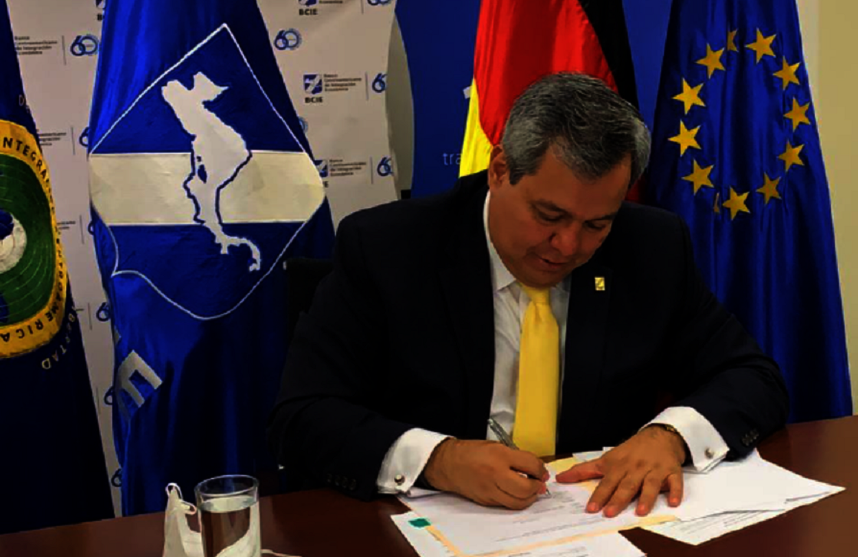 csm_Firma_Lanzamiento_FacilidadArtboard_1_993c1c6917